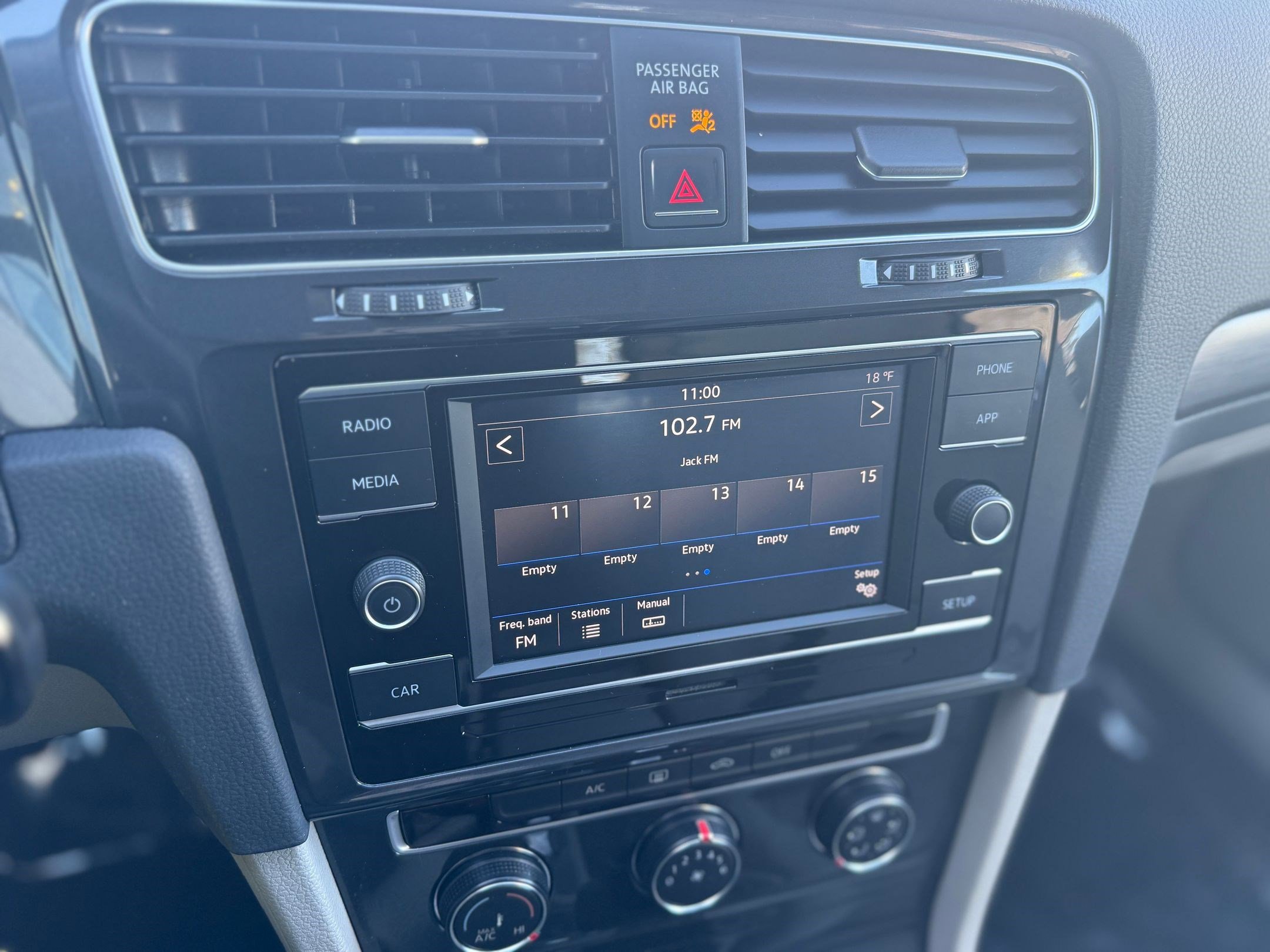 Used 2018 Volkswagen Golf S image 23