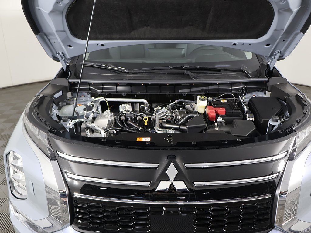 New 2025 Mitsubishi Outlander SE image 23