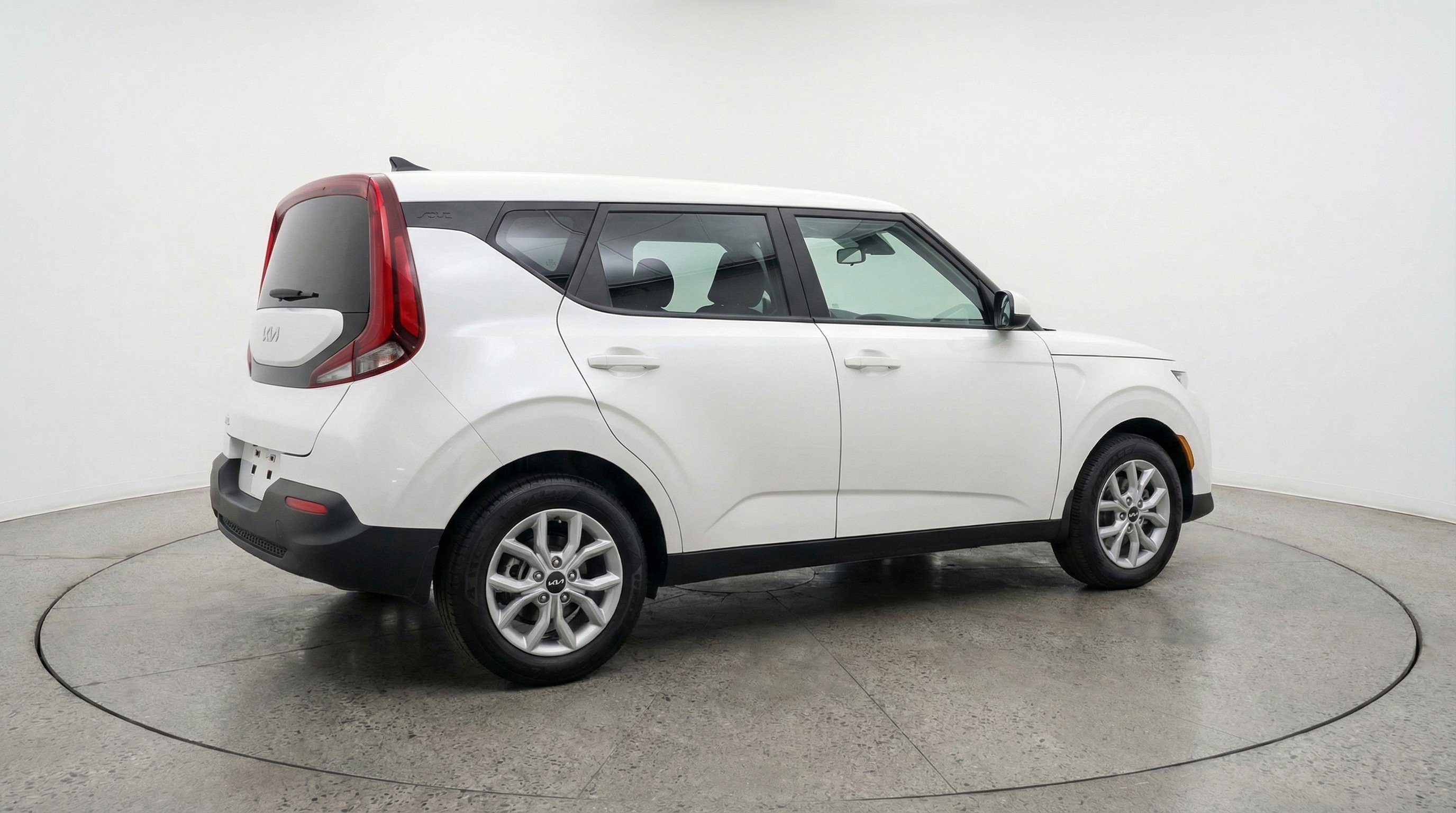 Used 2025 Kia Soul LX w/ LX Technology Package image 9