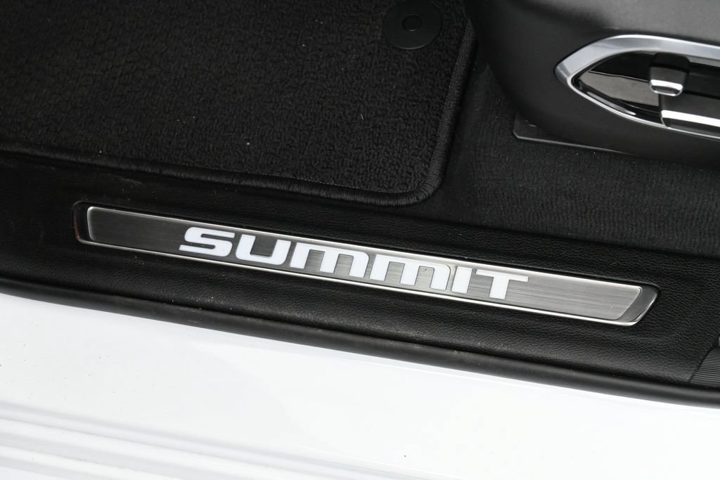 Used 2025 Jeep Grand Cherokee L Summit AWD/4WD image 17