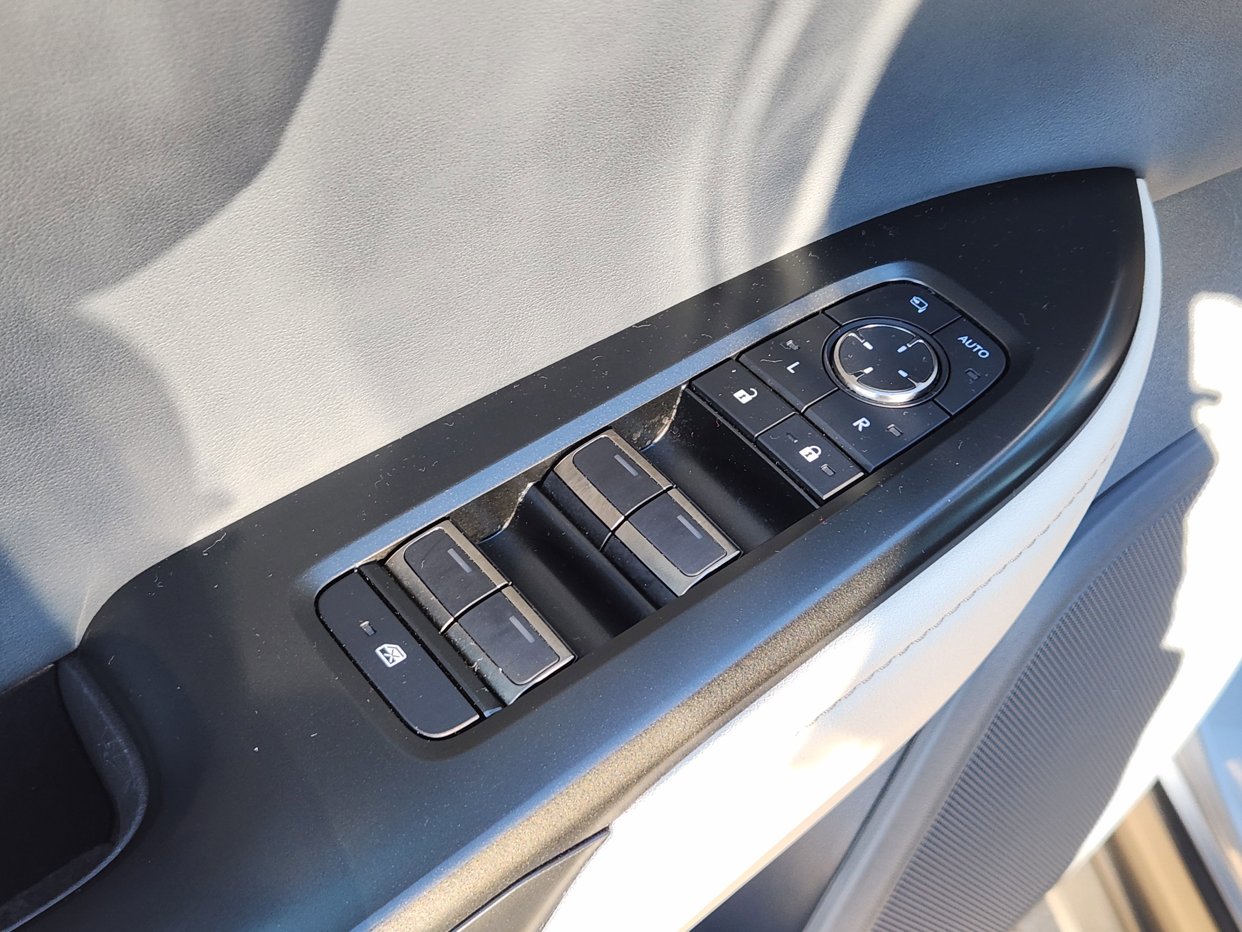 Used 2024 Lexus RZ 450e Premium image 28