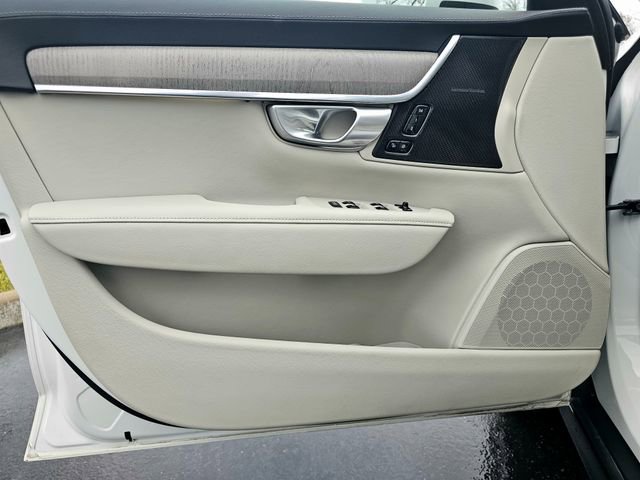 Used 2023 Volvo V90 B6 Cross Country Ultimate image 21