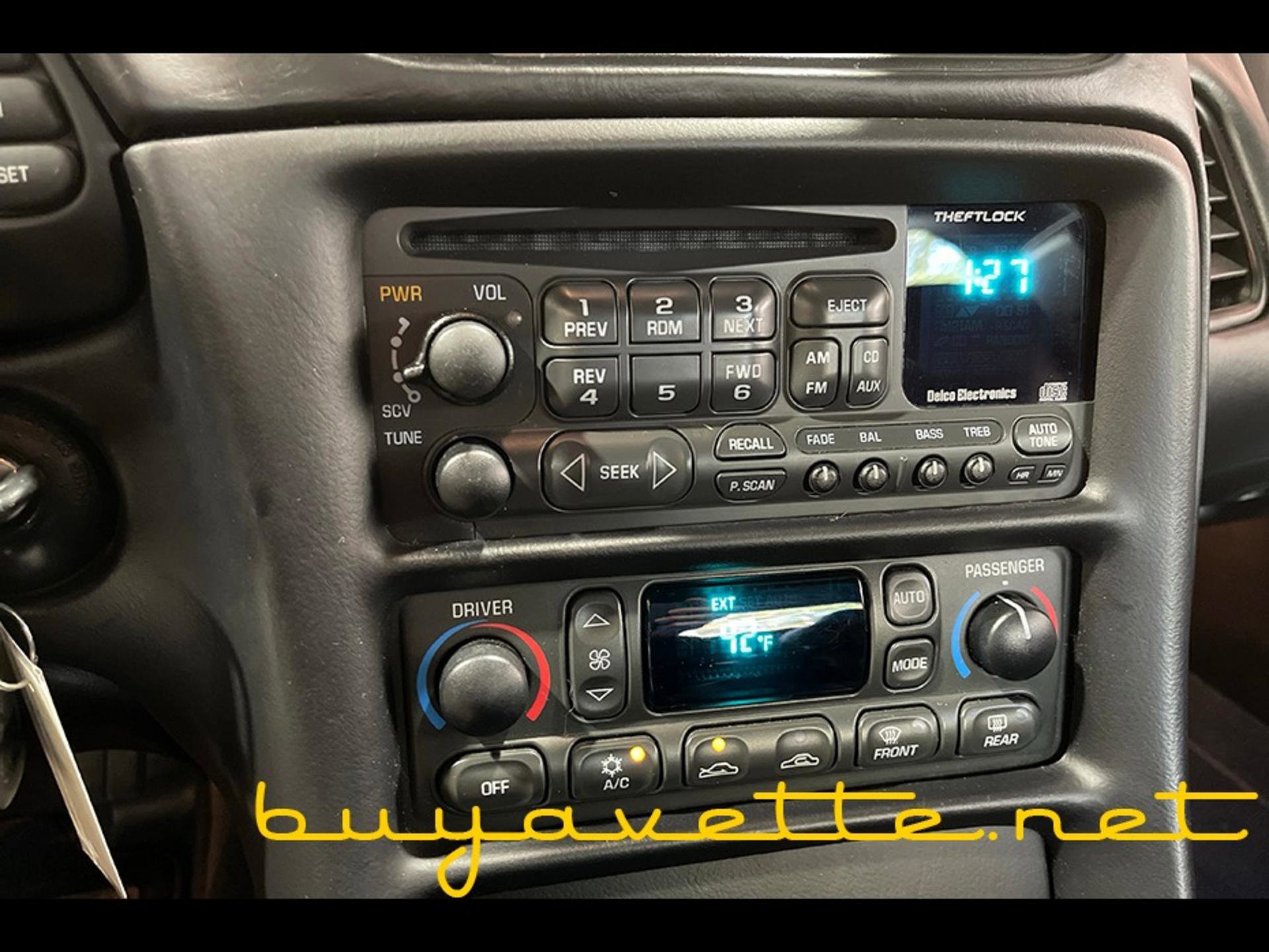 Used 2004 Chevrolet Corvette Coupe w/ Roof Package image 15