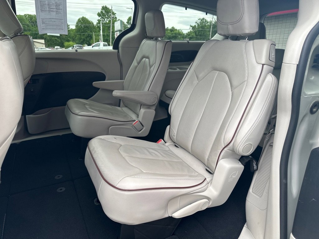 Used 2020 Chrysler Pacifica Limited FWD image 18