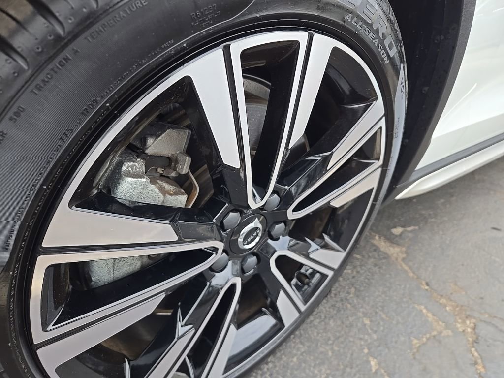 Certified 2024 Volvo V60 B5 Cross Country Ultimate image 4