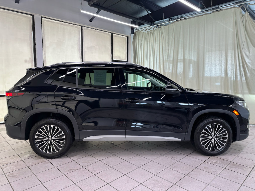 Used 2025 Volkswagen Tiguan S w/ 18" Wheel Package AWD/4WD image 3