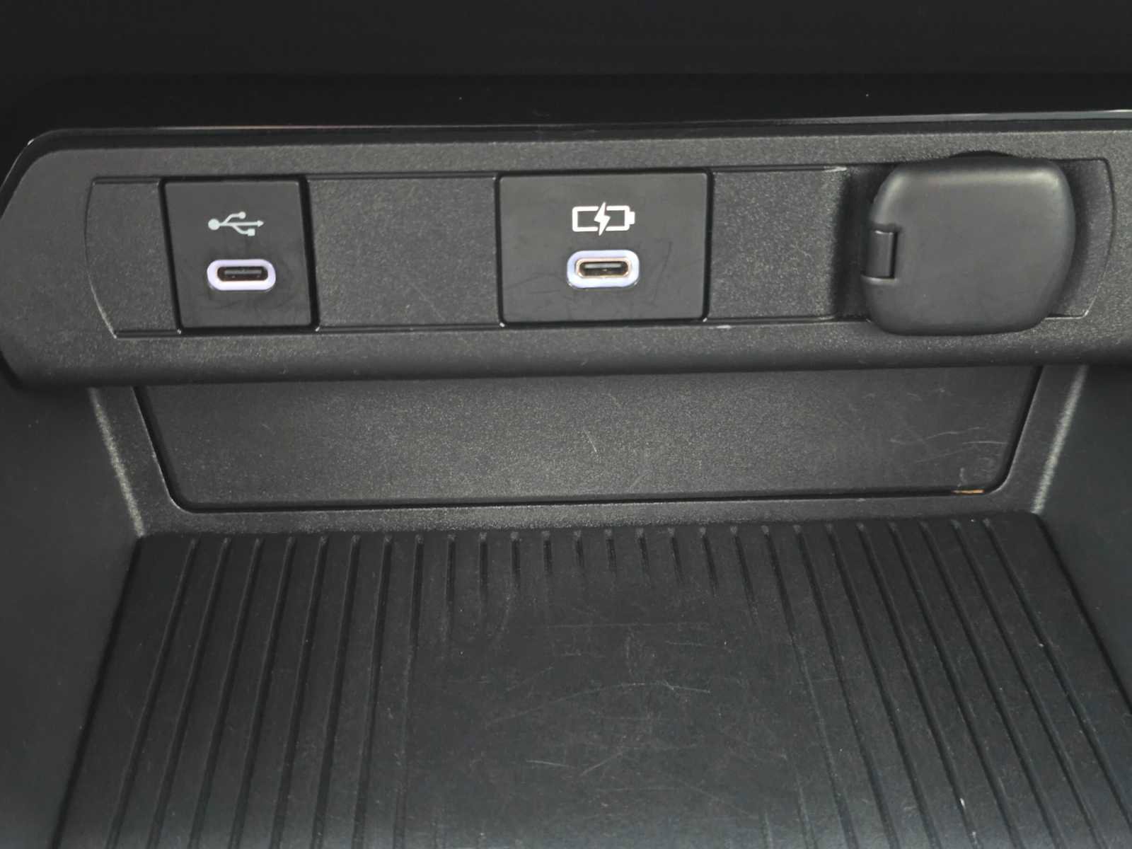 Used 2024 Toyota Prius LE image 31