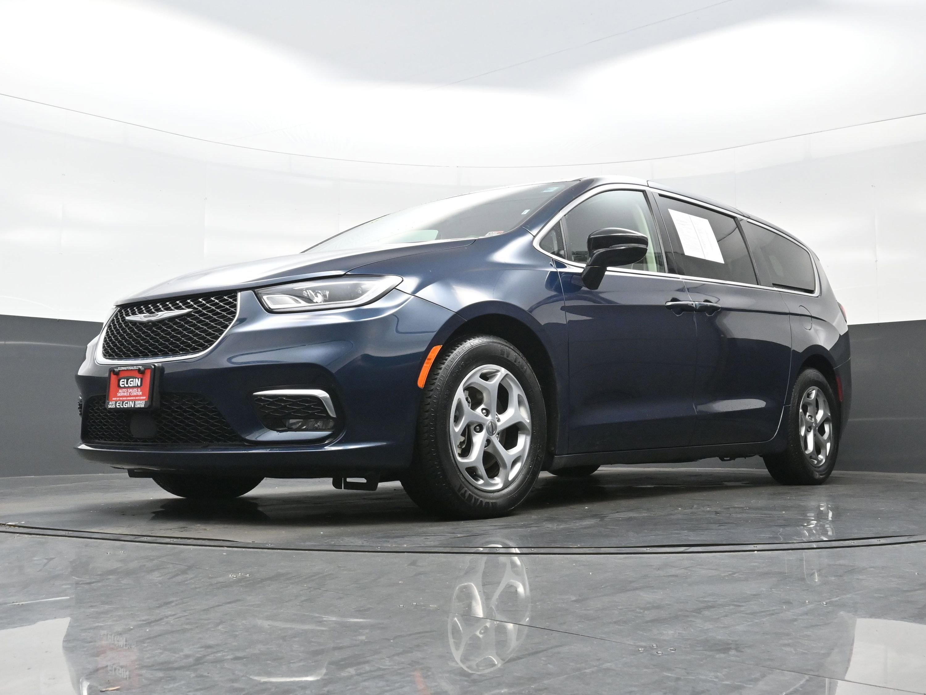 Used 2024 Chrysler Pacifica Limited image 25