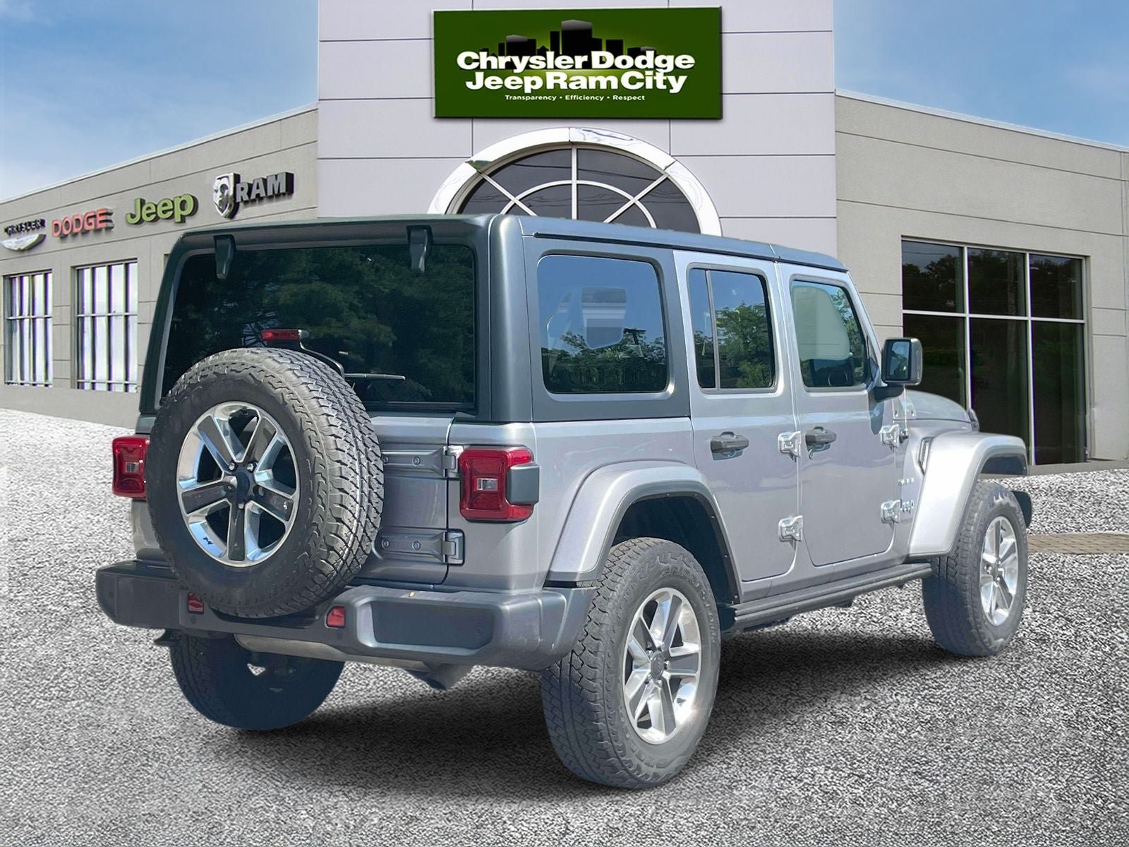 Used 2021 Jeep Wrangler Unlimited Sahara AWD/4WD image 6