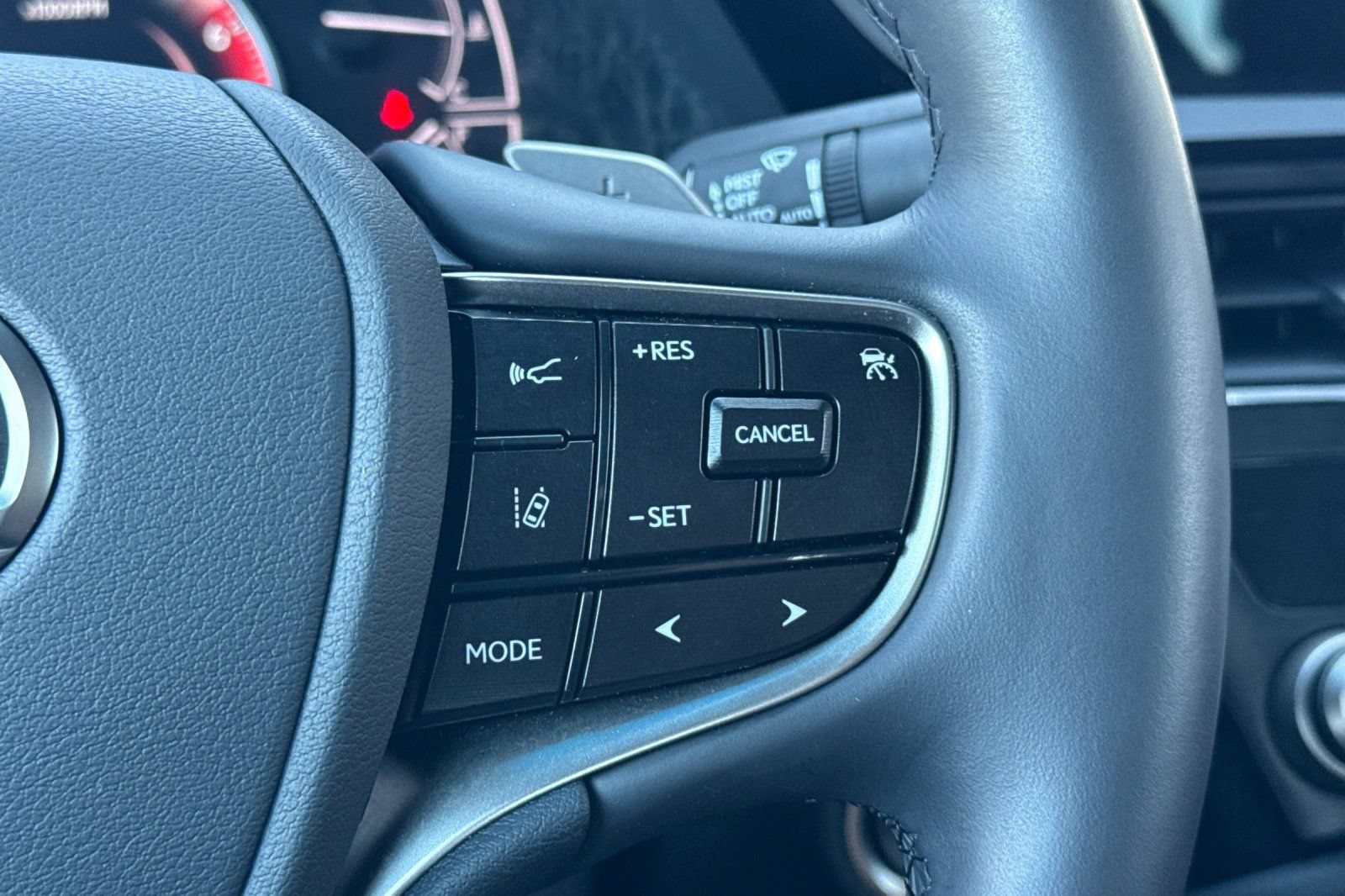 Used 2024 Lexus ES 300h w/ Premium Package FWD image 36