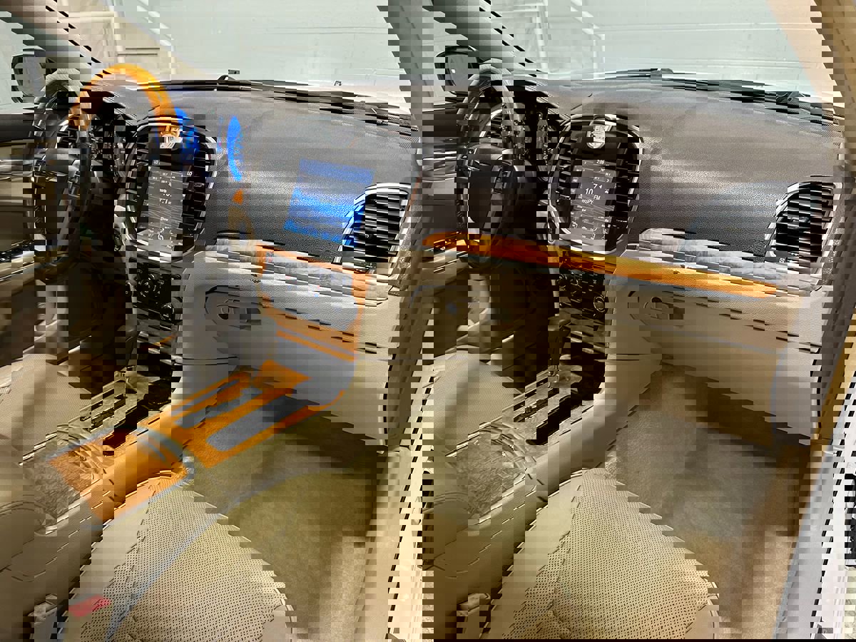 Used 2013 Chrysler 300 C w/ Light Group image 13