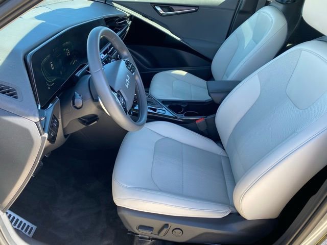 Used 2024 Kia Niro EX Touring image 10