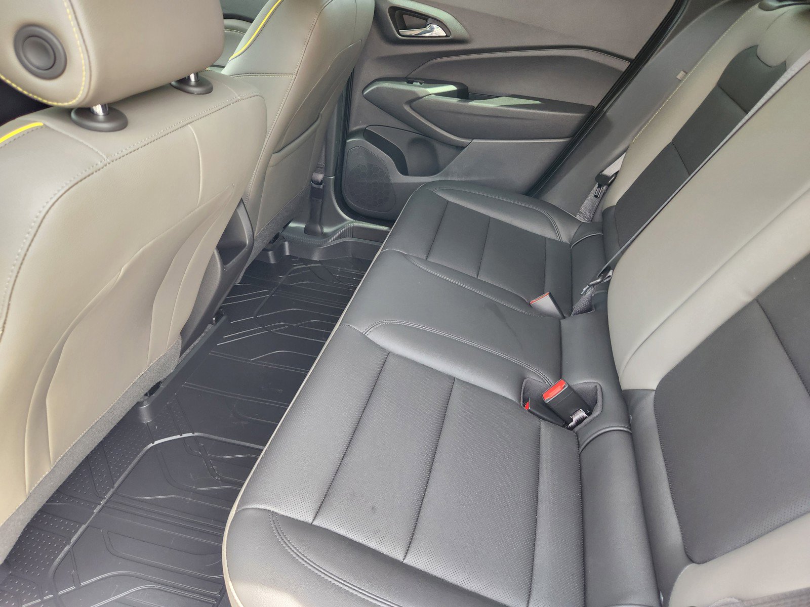 Used 2025 Chevrolet Trax ACTIV w/ Sunroof Package FWD image 13