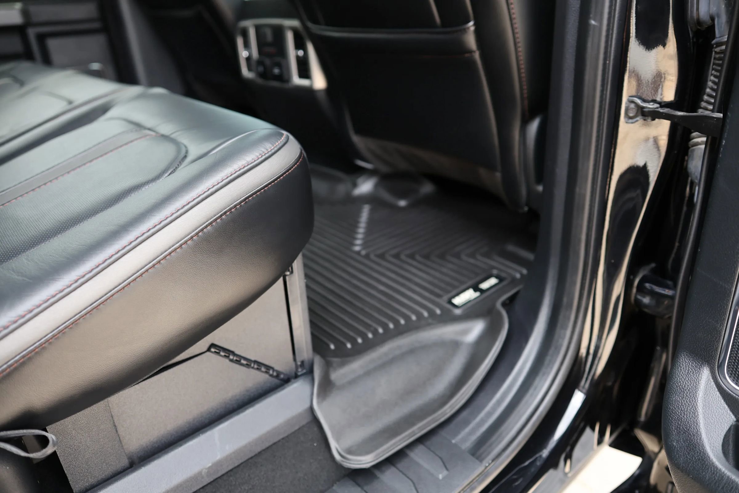 Used 2021 Ford F350 Platinum w/ FX4 Off-Road Package image 39