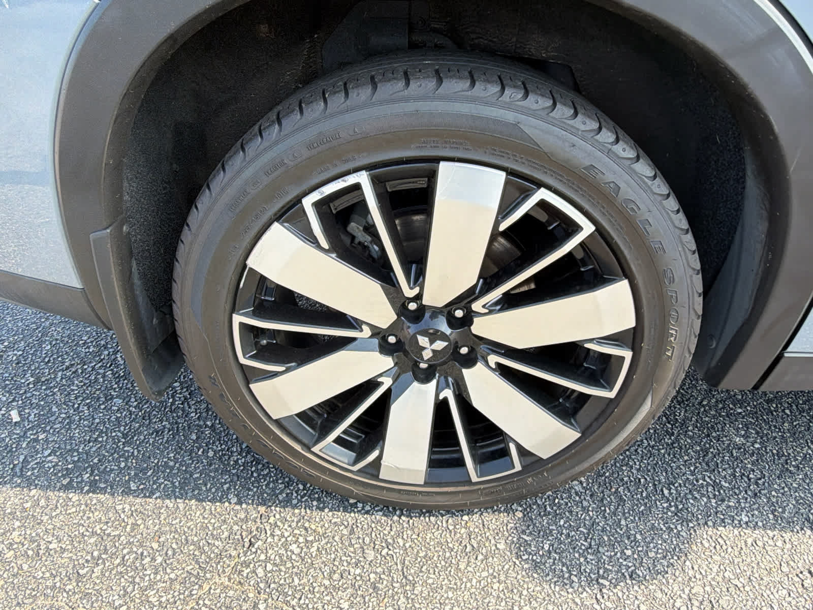 Used 2025 Mitsubishi Outlander SE FWD image 30