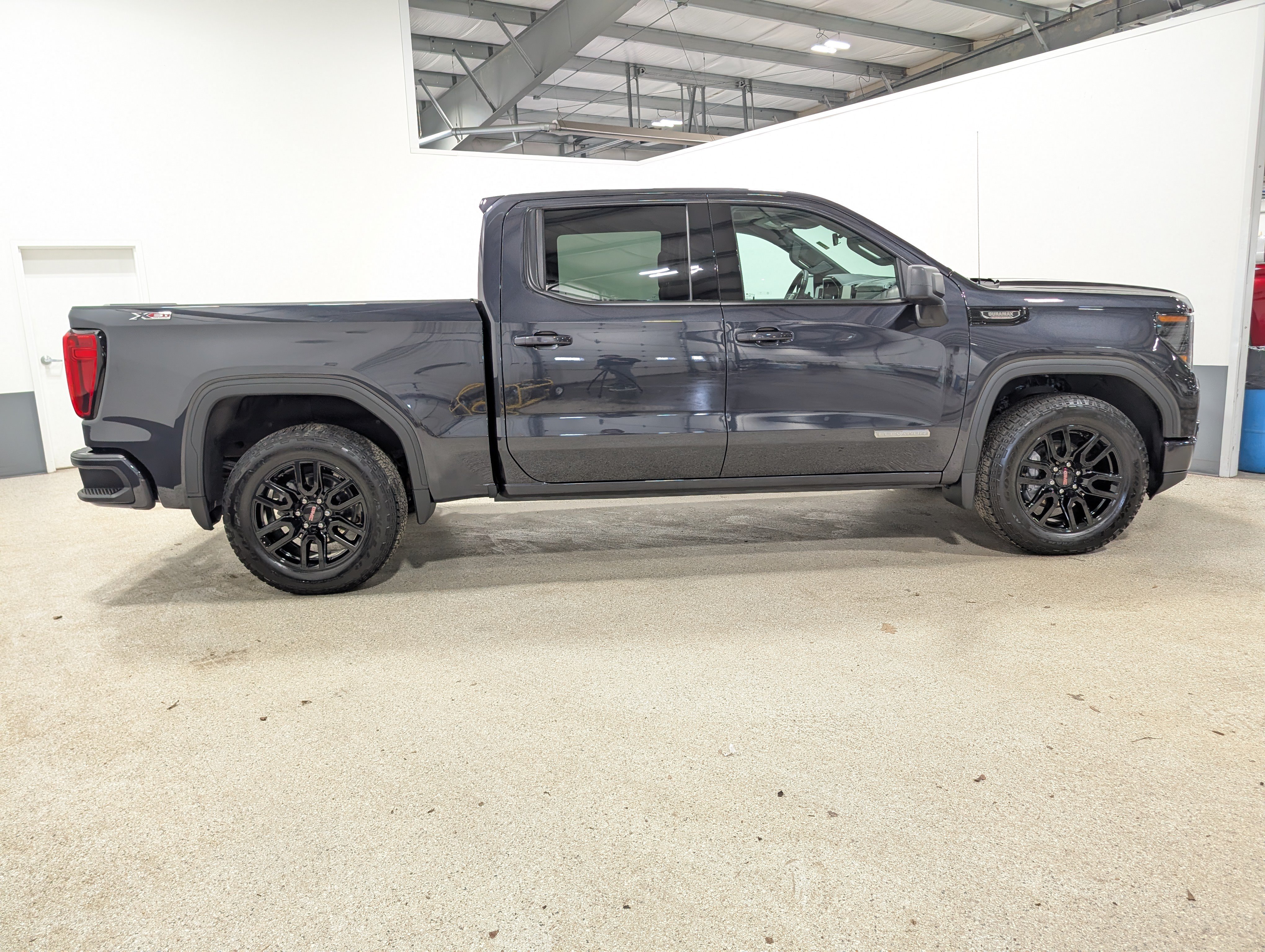 Used 2025 GMC Sierra 1500 Elevation w/ X31 Off-Road Package AWD/4WD image 2