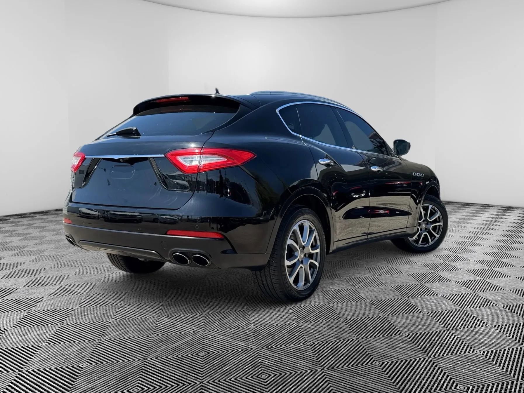 Used 2017 Maserati Levante w/ Luxury Package image 6