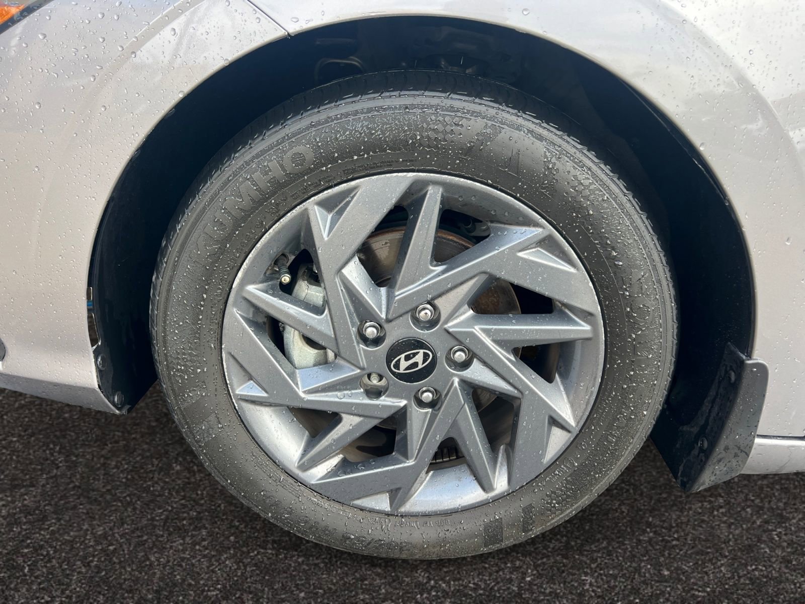 Used 2024 Hyundai Elantra Blue FWD image 14