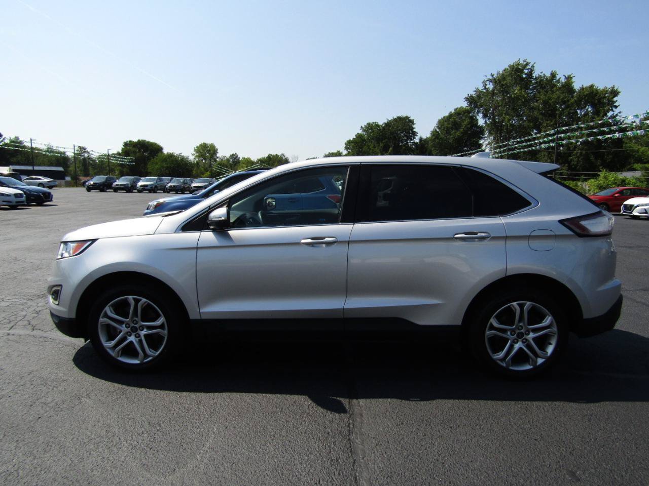 Used 2016 Ford Edge Titanium w/ Technology Package FWD image 4