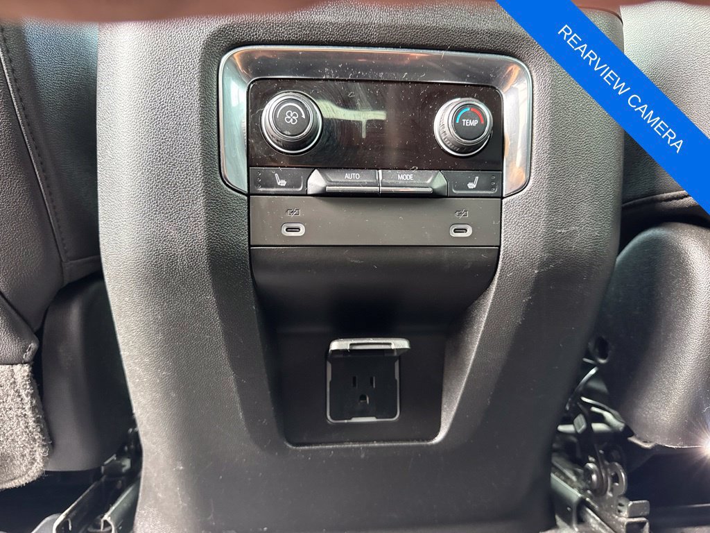 Used 2022 Chevrolet Tahoe Z71 w/ Luxury Package AWD/4WD image 21
