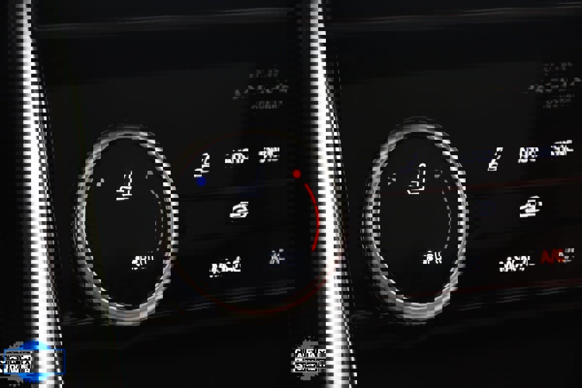 Used 2024 Jaguar XF R-Dynamic SE image 8