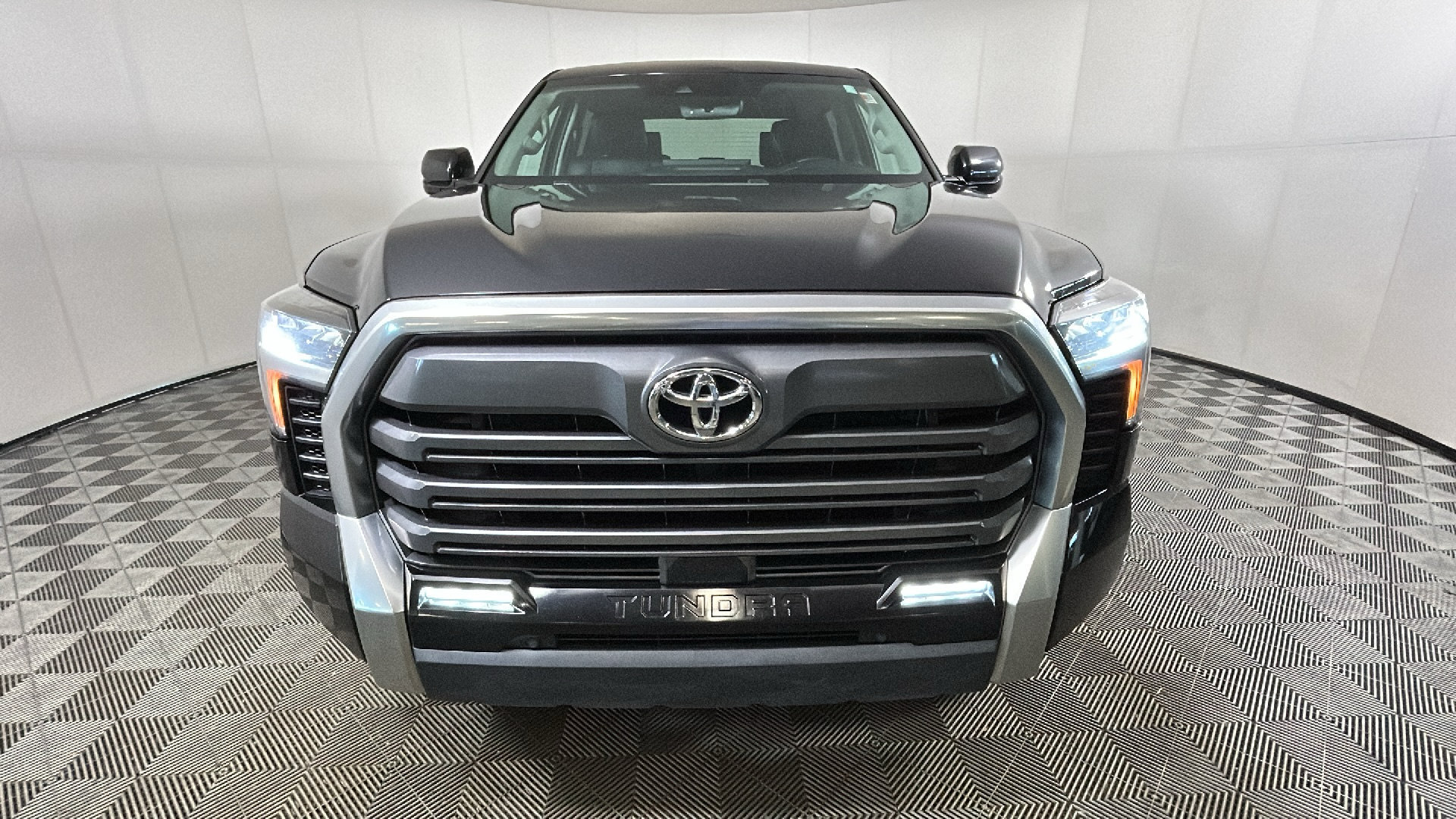 Used 2022 Toyota Tundra Limited AWD/4WD image 7