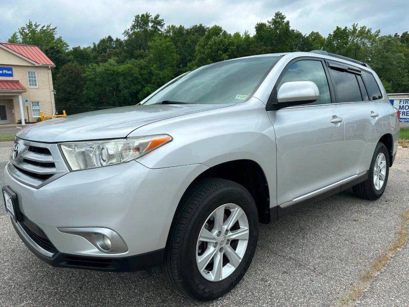 Used 2011 Toyota Highlander 2WD w/ Tech Pkg