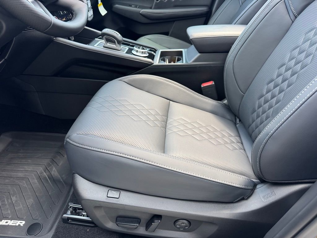 New 2025 Mitsubishi Outlander SEL Black Edition image 28