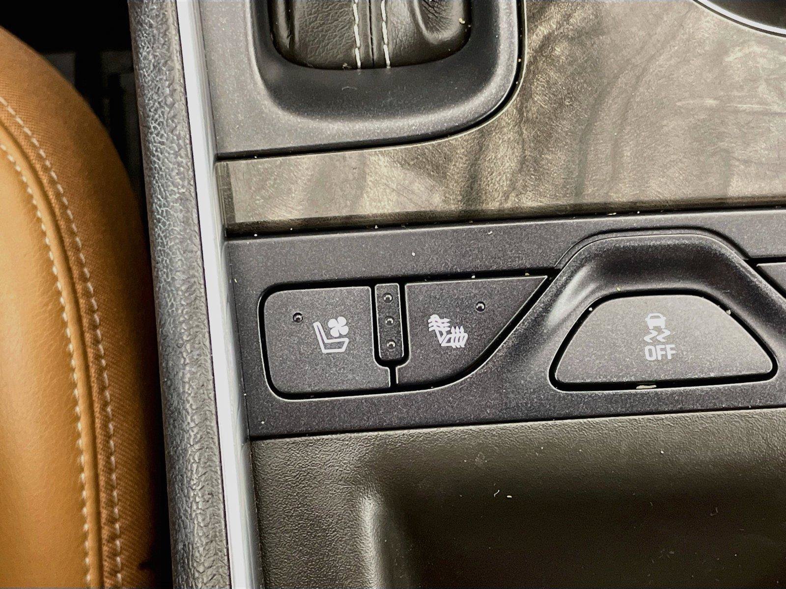 Used 2015 Chevrolet Impala LTZ FWD image 16