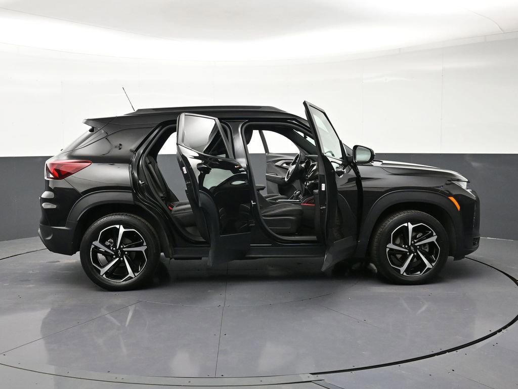 Used 2023 Chevrolet TrailBlazer RS w/ Sun and Liftgate Package image 32
