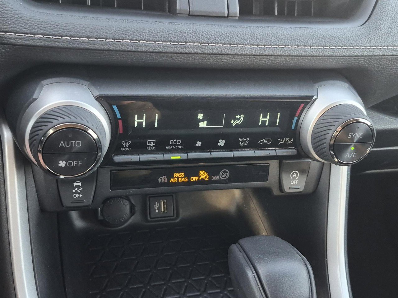 Used 2024 Toyota RAV4 XLE image 26