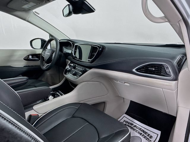 Used 2024 Chrysler Pacifica Limited FWD image 38