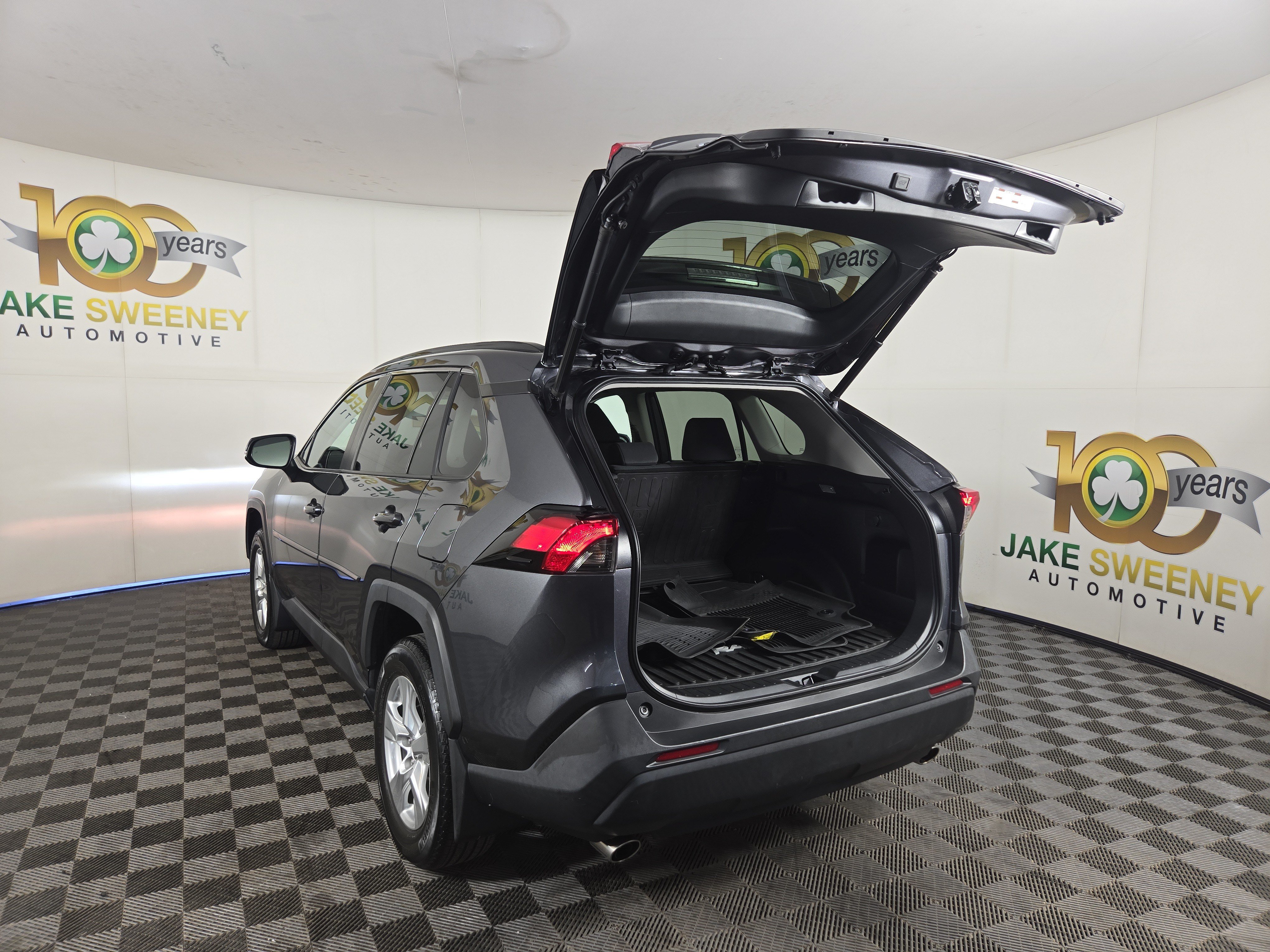 Used 2020 Toyota RAV4 XLE w/ Convenience Package FWD image 32