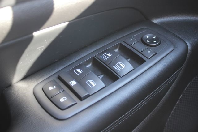 Used 2020 Jeep Grand Cherokee Altitude AWD/4WD image 18