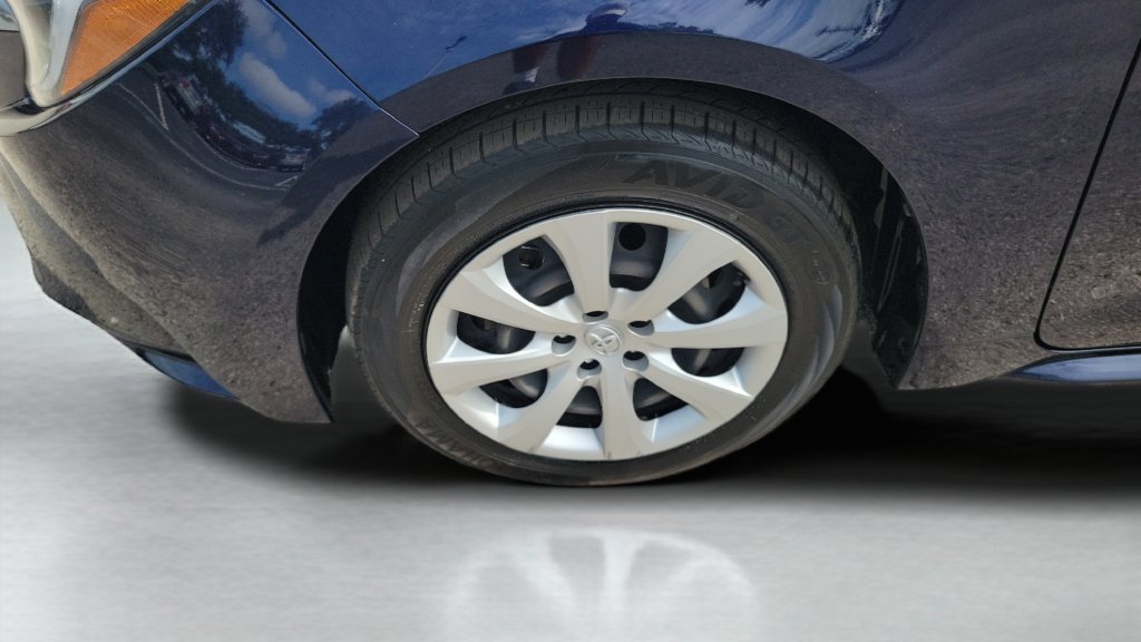 Used 2025 Toyota Corolla LE FWD image 24