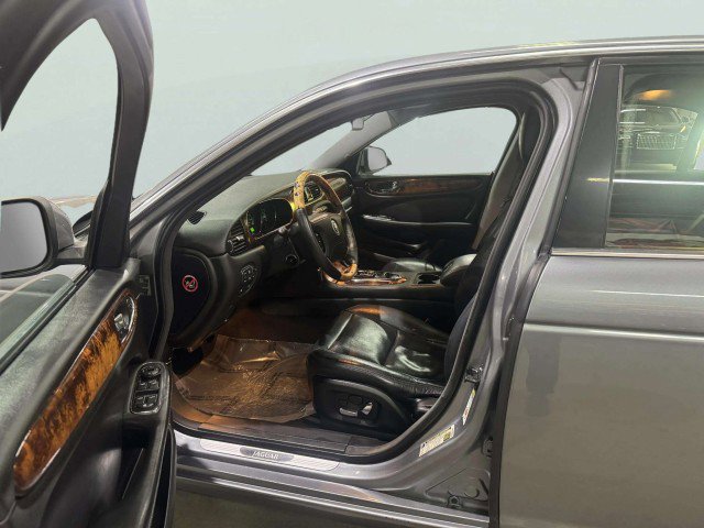 Used 2008 Jaguar XJ8 image 17