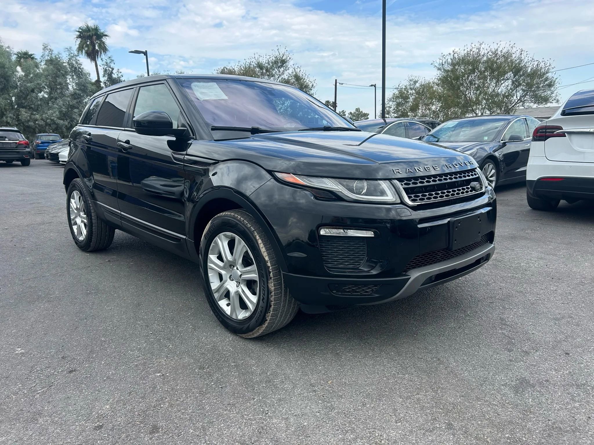 Used 2018 Land Rover Range Rover Evoque SE image 3