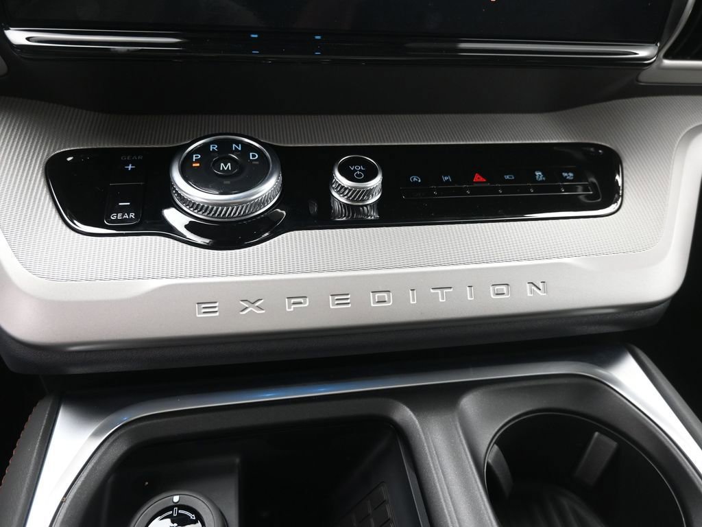 New 2025 Ford Expedition Active RWD image 28