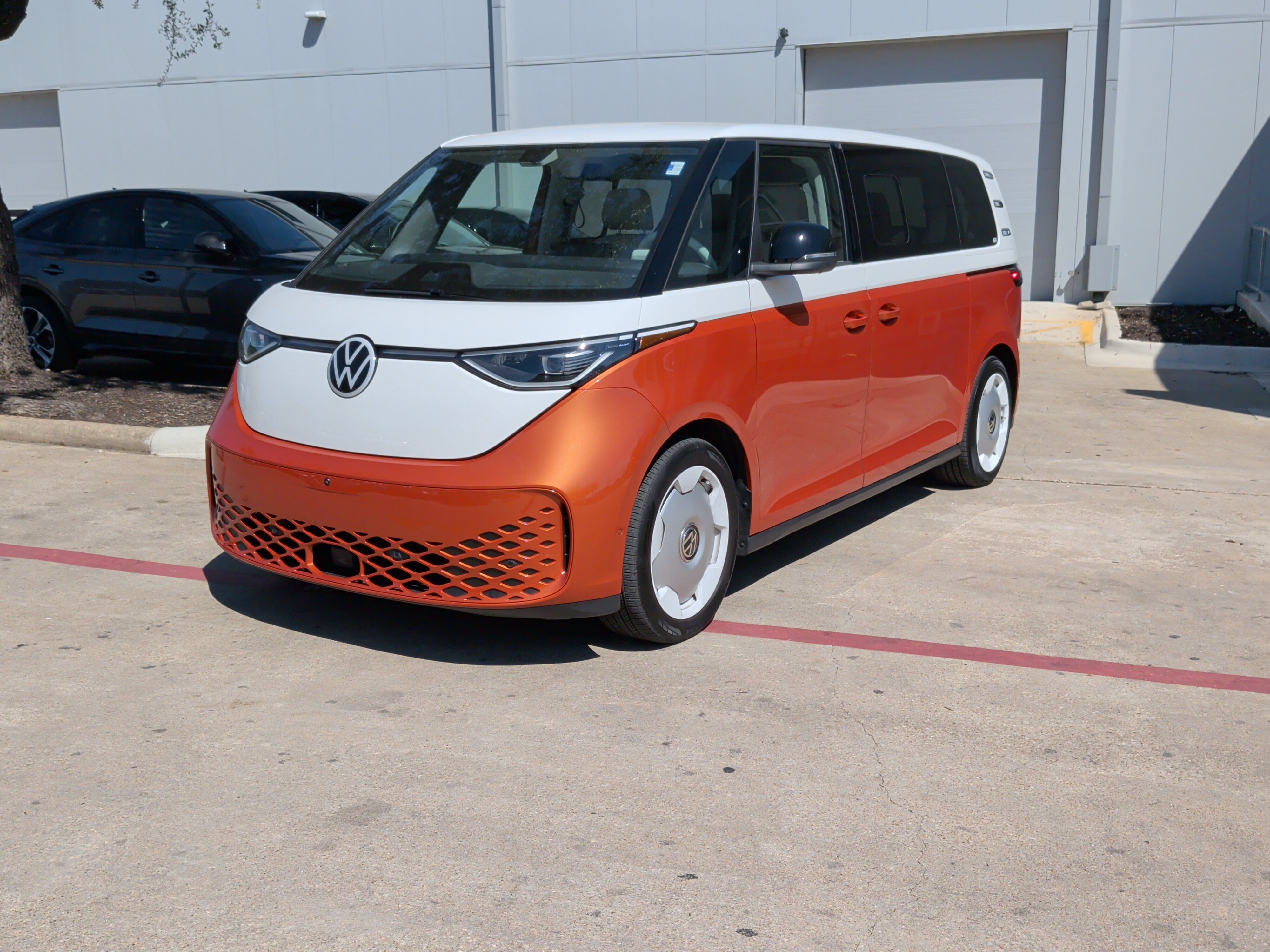 Used 2025 Volkswagen ID. Buzz 1st Edition AWD/4WD image 5