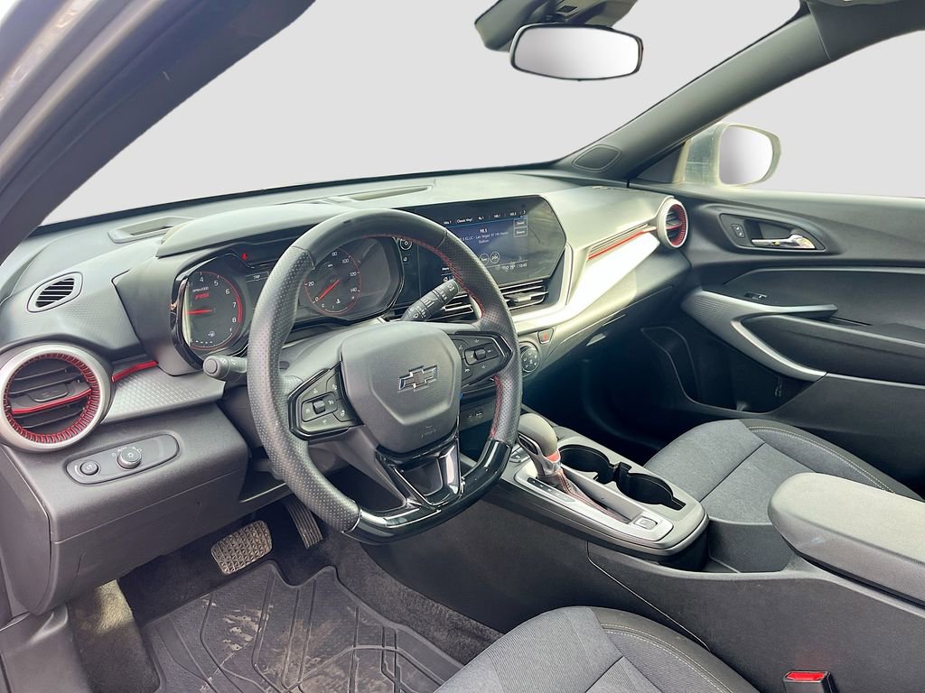 Used 2024 Chevrolet Trax RS FWD image 9