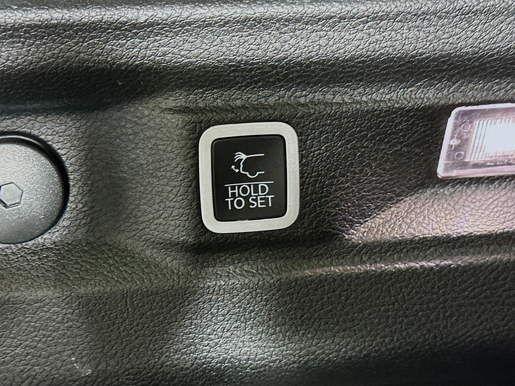 Used 2023 Jeep Grand Cherokee L Limited w/ Luxury Tech Group II image 31