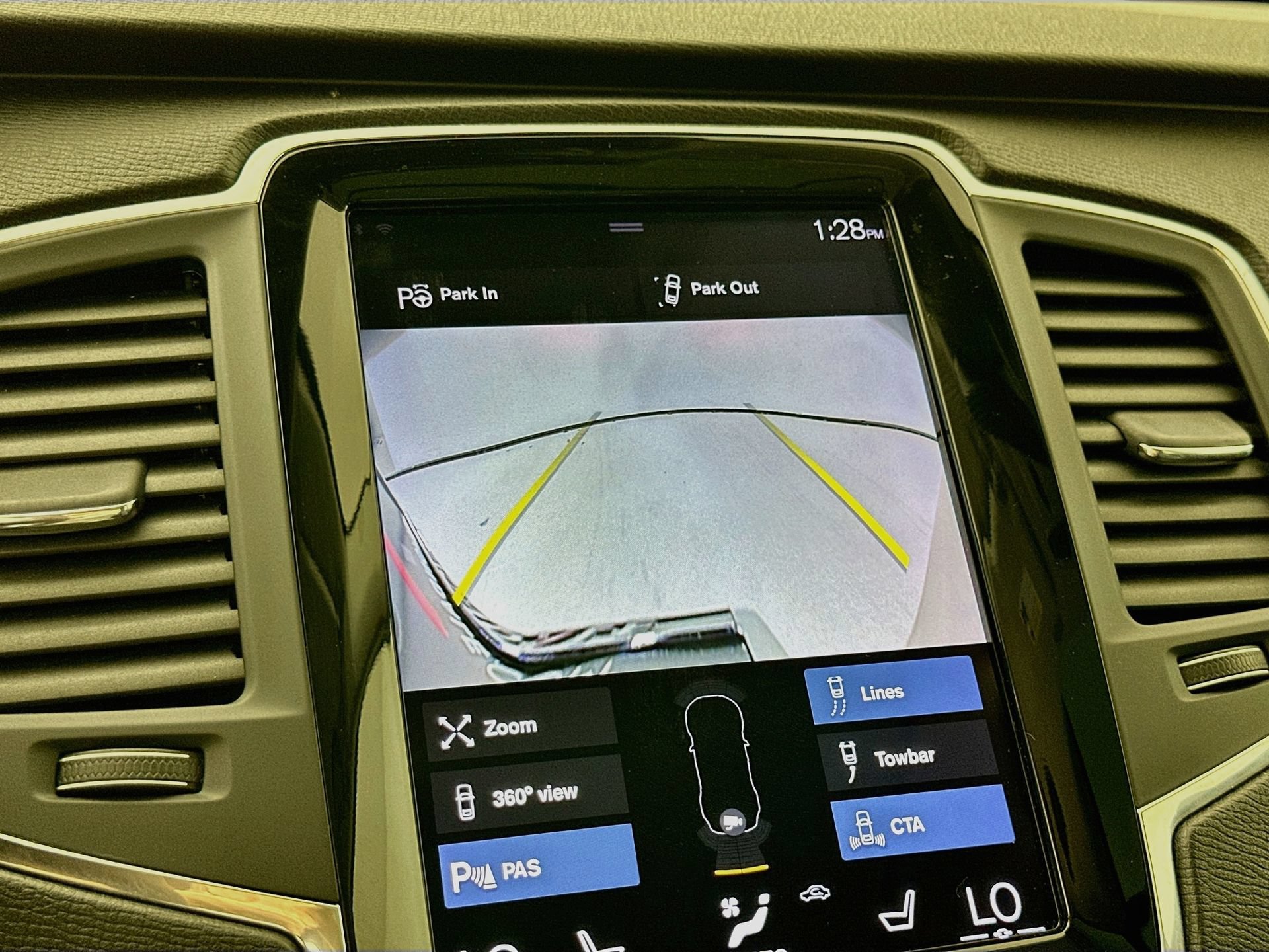Used 2018 Volvo XC90 T5 Momentum w/ Convenience Package FWD image 15