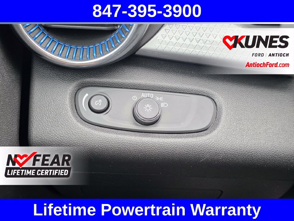 Used 2025 Chevrolet Trax LT FWD image 38
