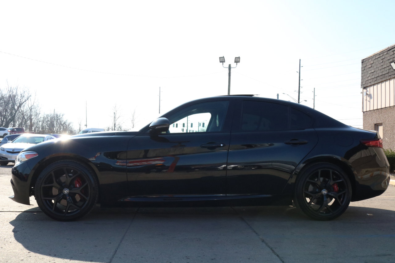 Used 2021 Alfa Romeo Giulia Ti w/ Nero Edizione image 18