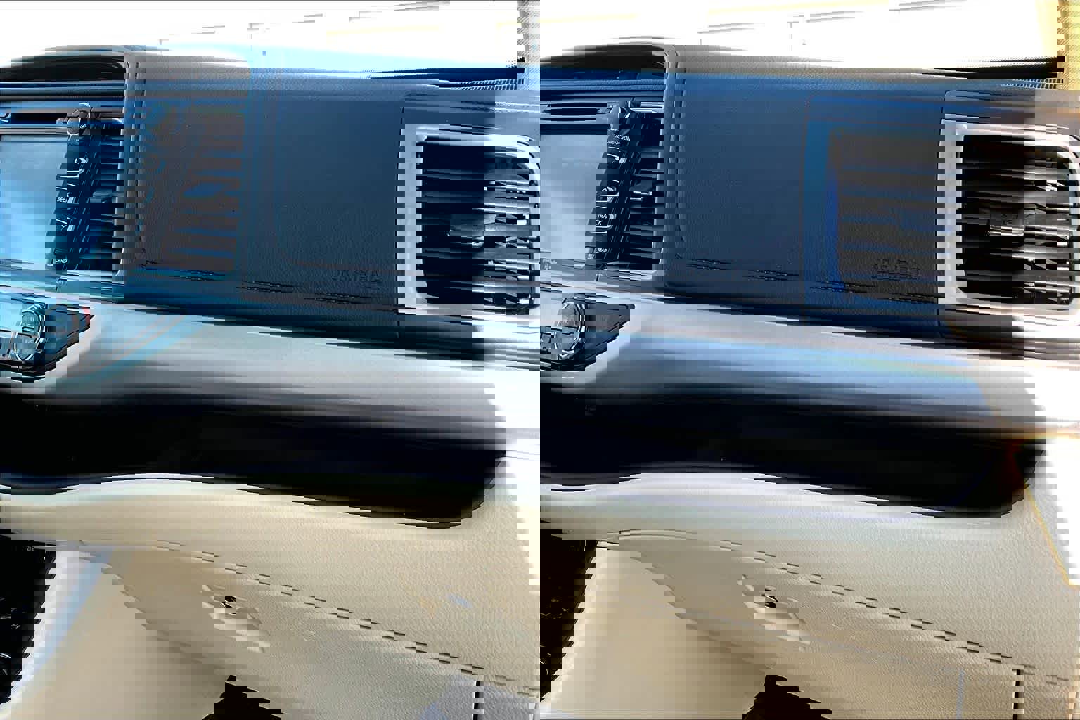 Used 2017 Toyota Highlander XLE image 18