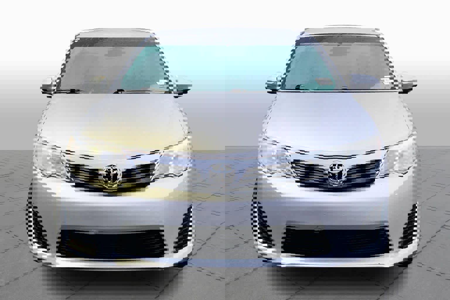 Used 2014 Toyota Camry L image 4