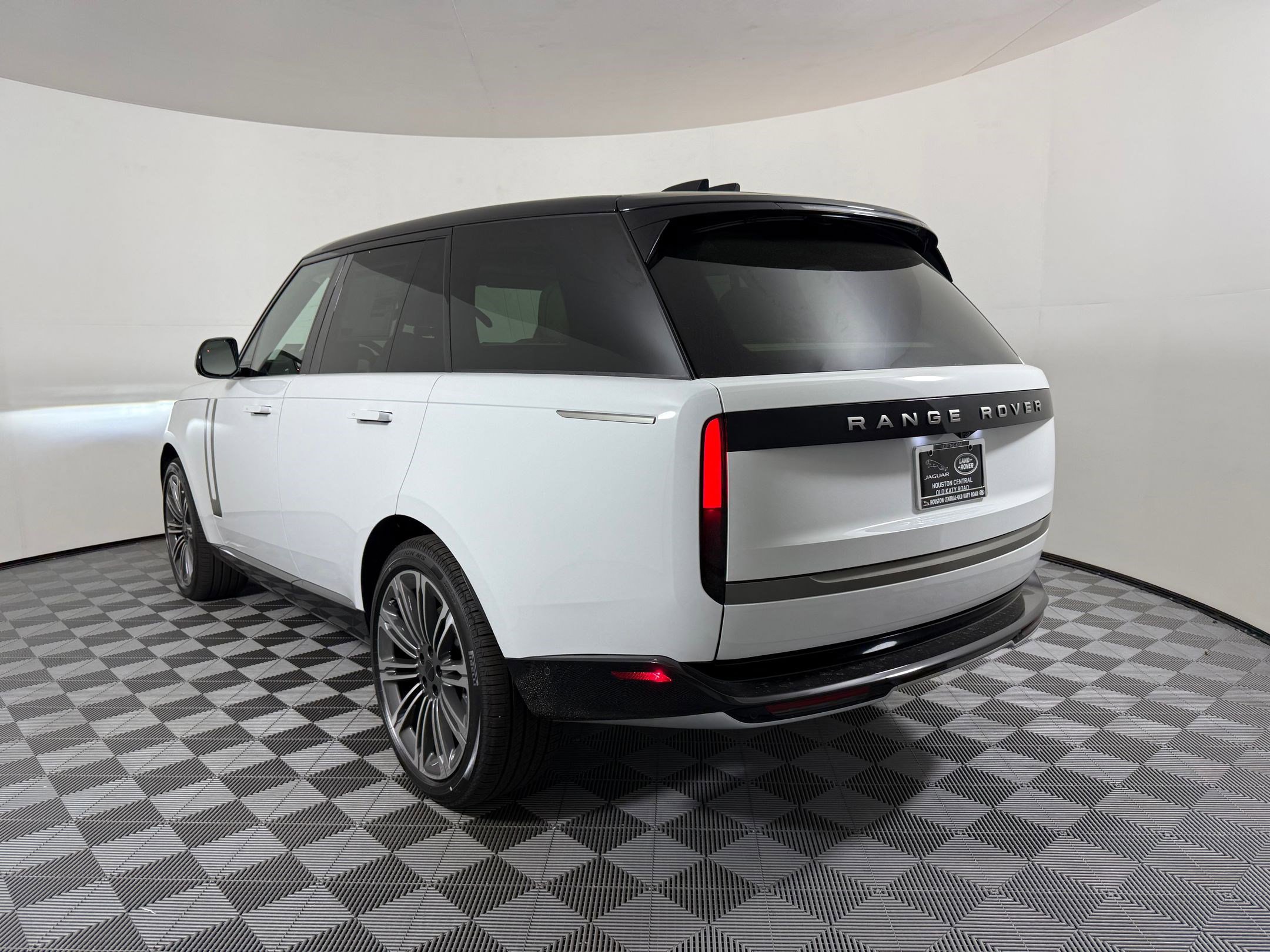 New 2026 Land Rover Range Rover SE AWD/4WD image 3