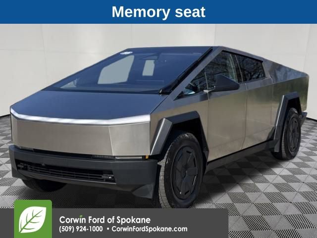 Used 2025 Tesla Cybertruck AWD Crew Cab image 4