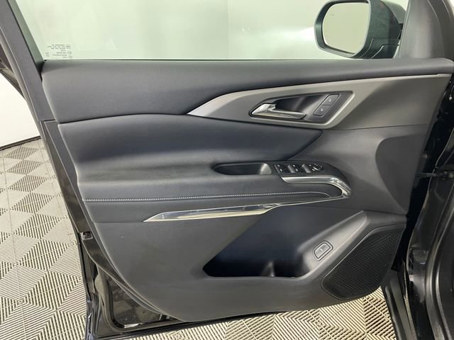 Certified 2025 Chevrolet Traverse LT w/ Sun and Wheel Package image 15