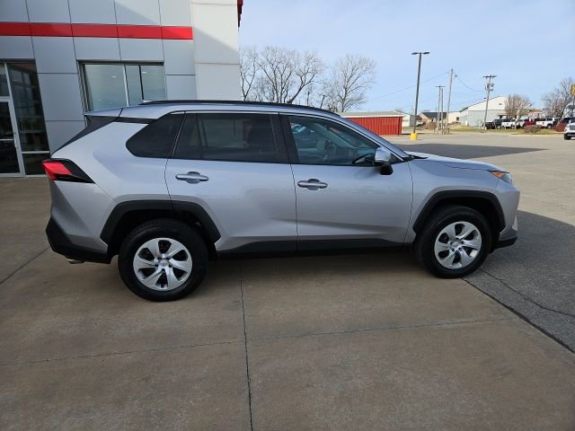 Used 2019 Toyota RAV4 LE image 8